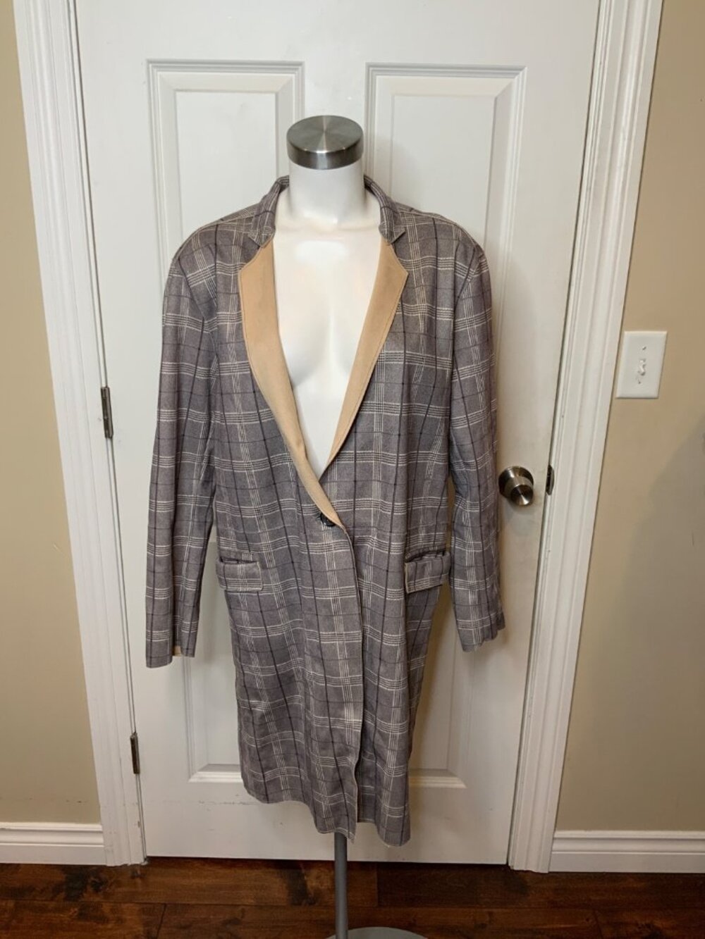 Blank NYC Gray & White Prince of Wales Plaid Long Midi Blazer Jacket, Size L